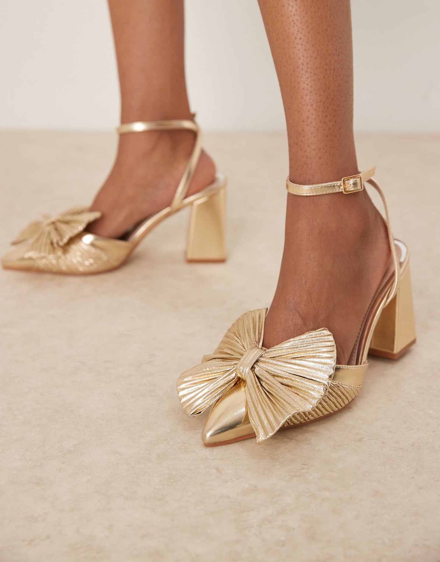 Sierra Heeled Pumps With Bow Detail