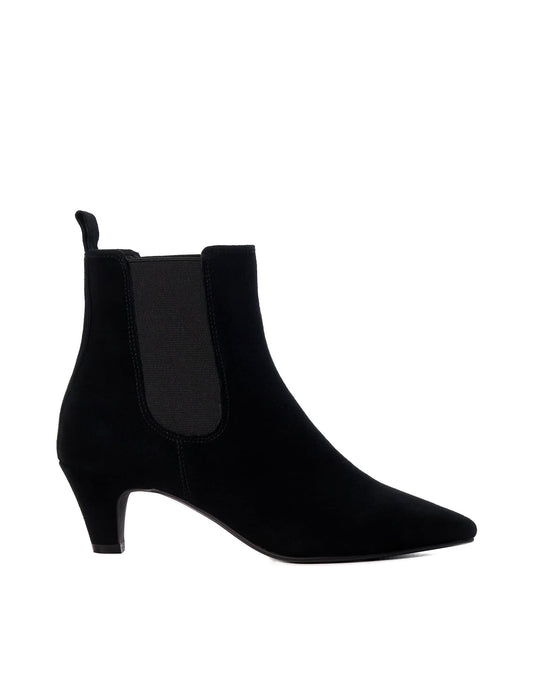 Obvious Suede Boots