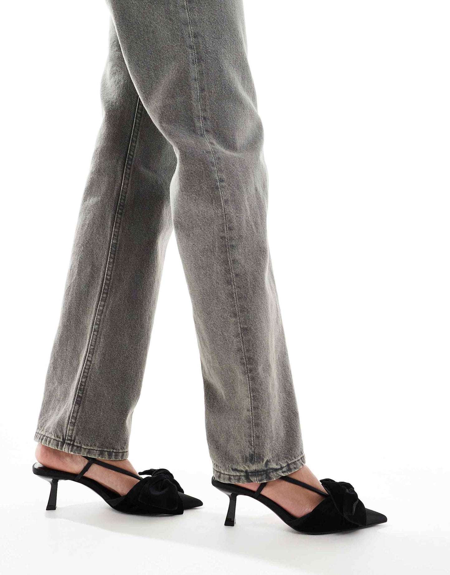 Pointed Heel With Bow