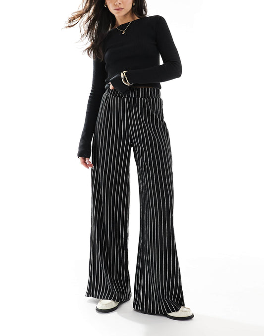 Wide Leg Textured Trouser