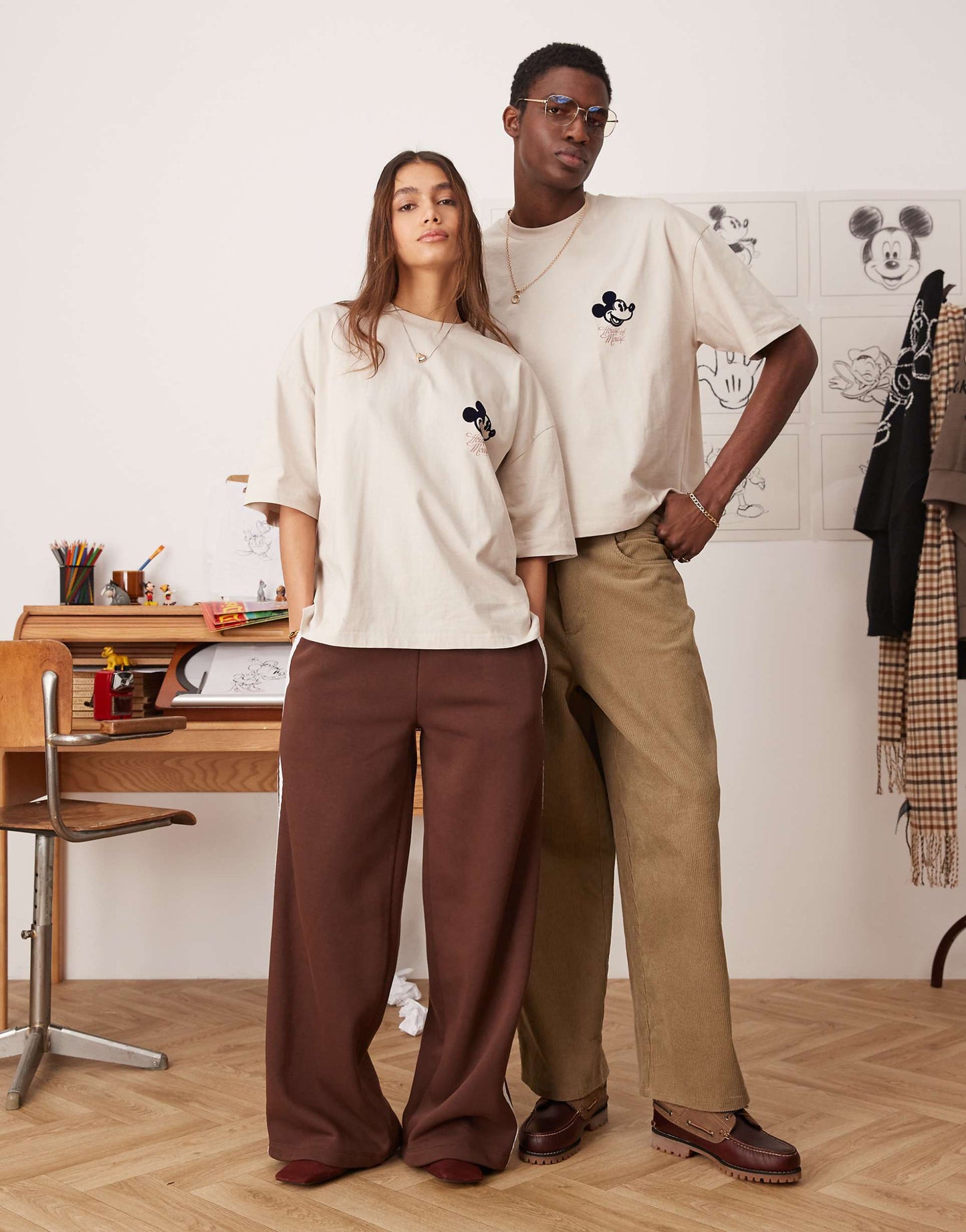 Disney Unisex Boxy Oversized T-Shirt With Mickey Mouse Prints