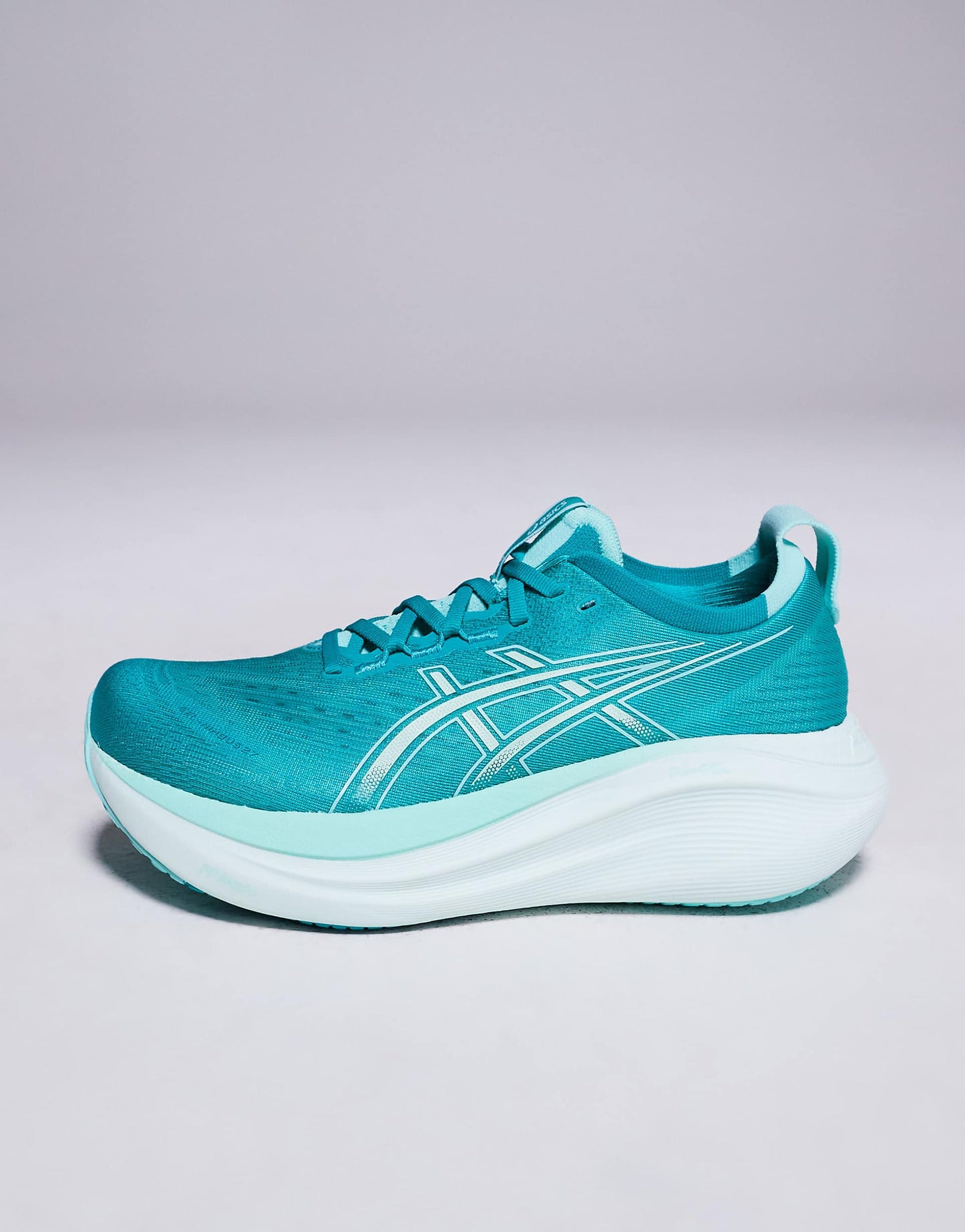 Gel-Nimbus 27 Running Trainers
