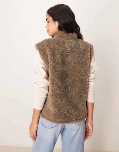 Borg Funnel Neck Gilet