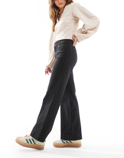 D77 Button Detail Straight Leg Jean