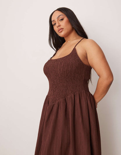 Curve Scoop Neck Crinkle Maxi Dress With Cross Back