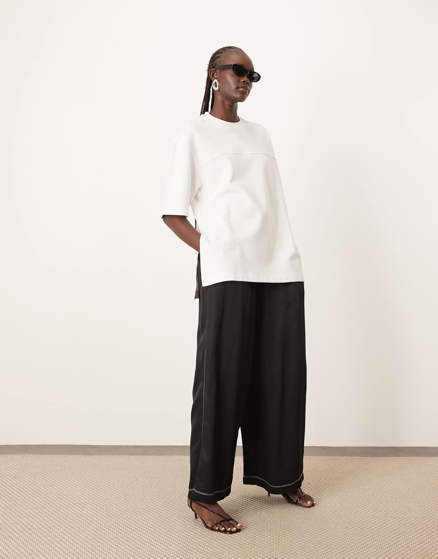 Linen Super Wide Trouser With Contrast Stitch