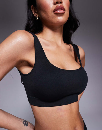 Intimate Seamless Square Neck Active Bra