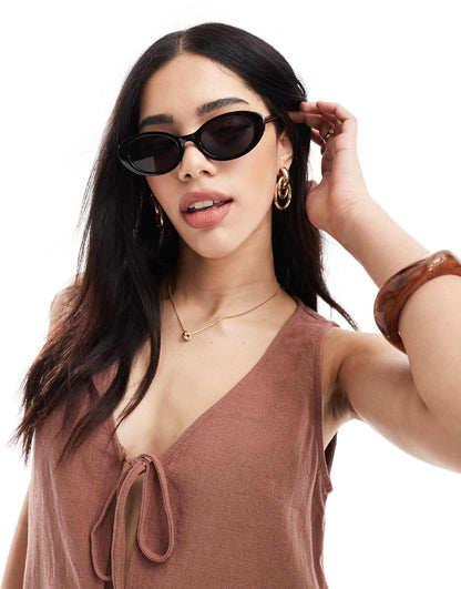 Oval Framed Sunglasses With Black Tint Lense