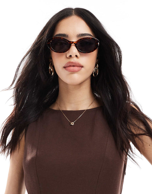 Oval Framed Sunglasses With Black Tint Lense