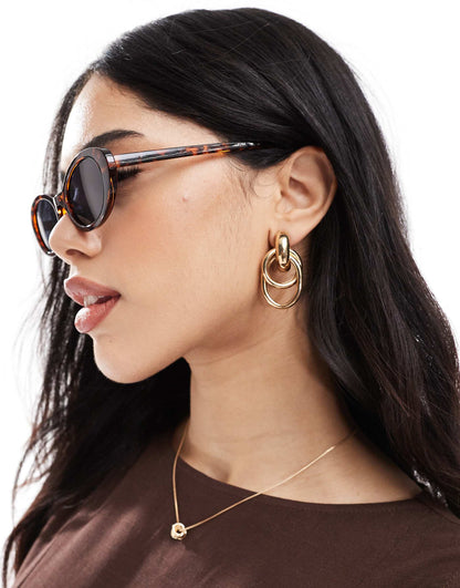Oval Framed Sunglasses With Black Tint Lense