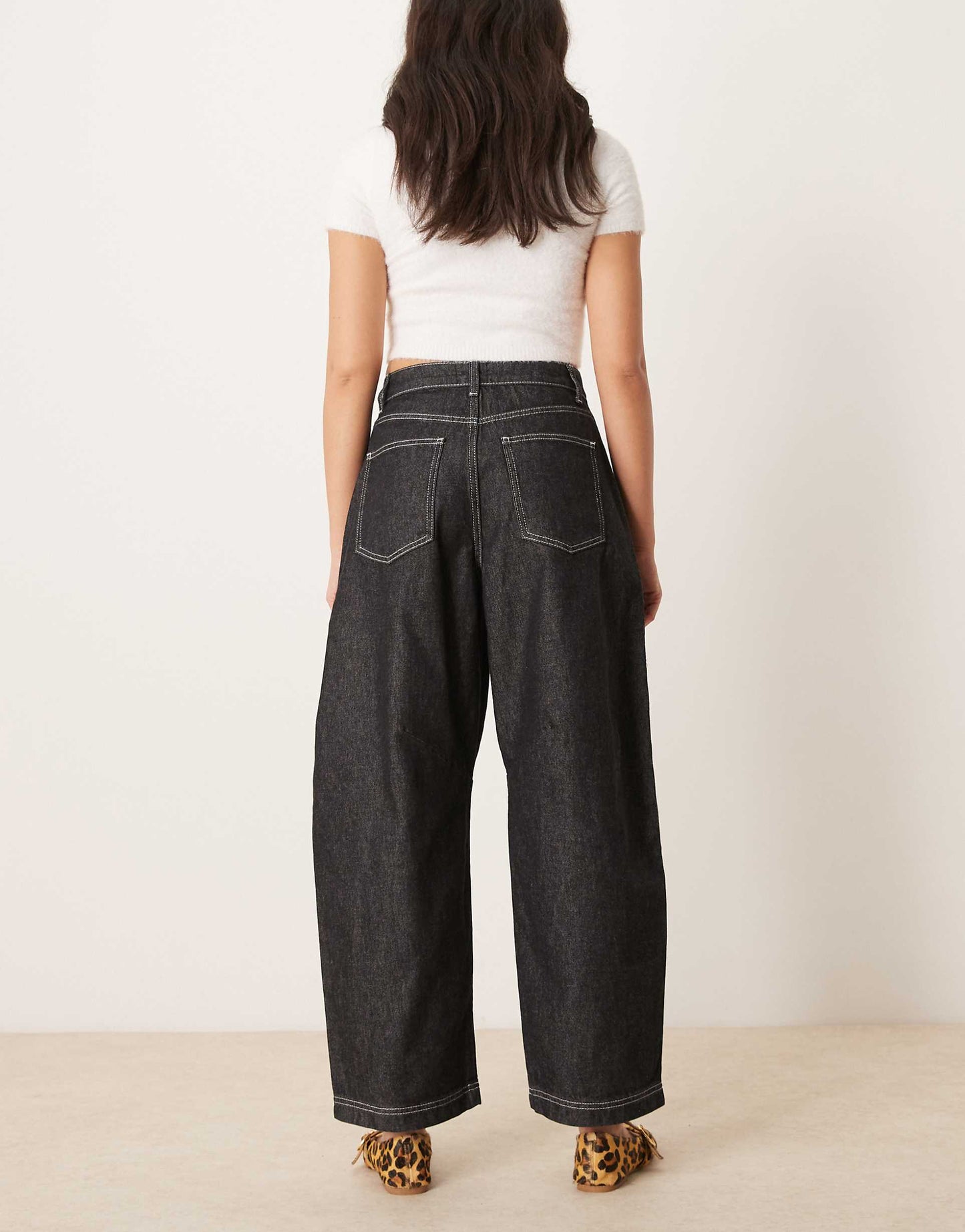 Cropped Barrel Leg Jean With Side Panel