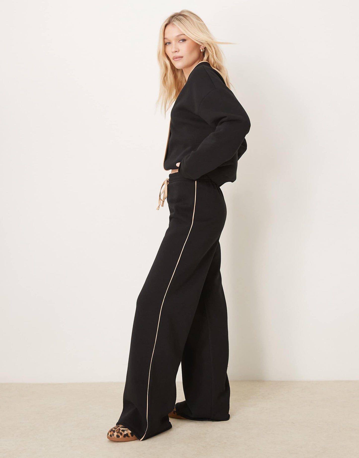 Contrast Stitch Wide Leg Sweat Jogger Co O Rd