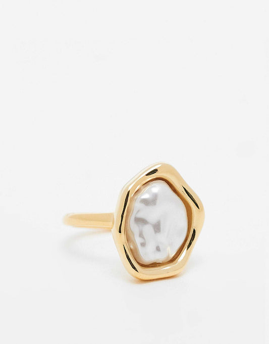 Claw Set Pearl Ring