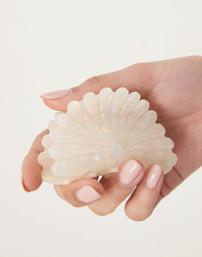 Shell Hair Claw