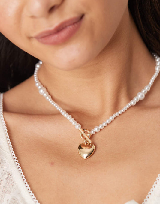 Short Necklace With Pearl Heart Detail