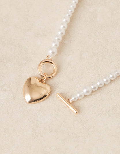 Short Necklace With Pearl Heart Detail