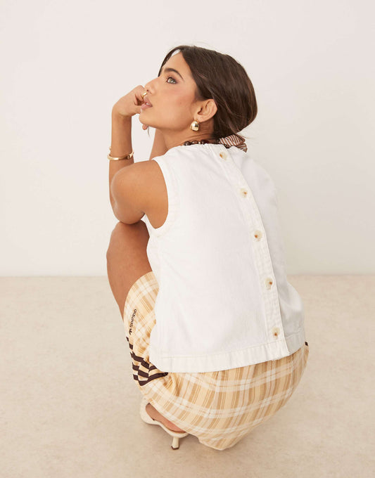 Button Detail Shell Top