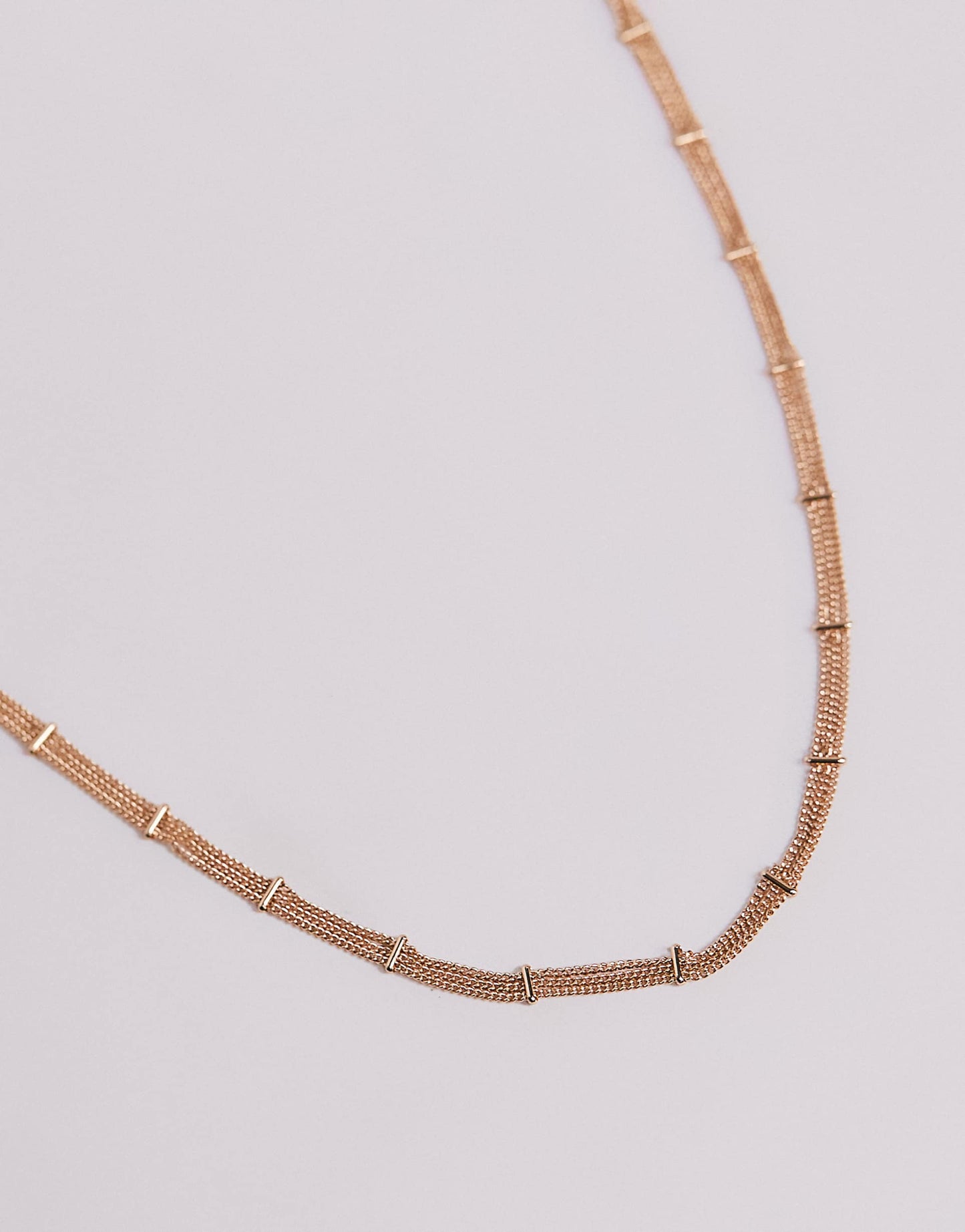 Choker Necklace With Fine Chain And Dash Detail