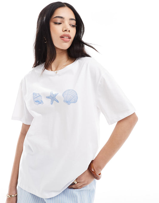 Oversized T-Shirt With 3 Seashell Graphic