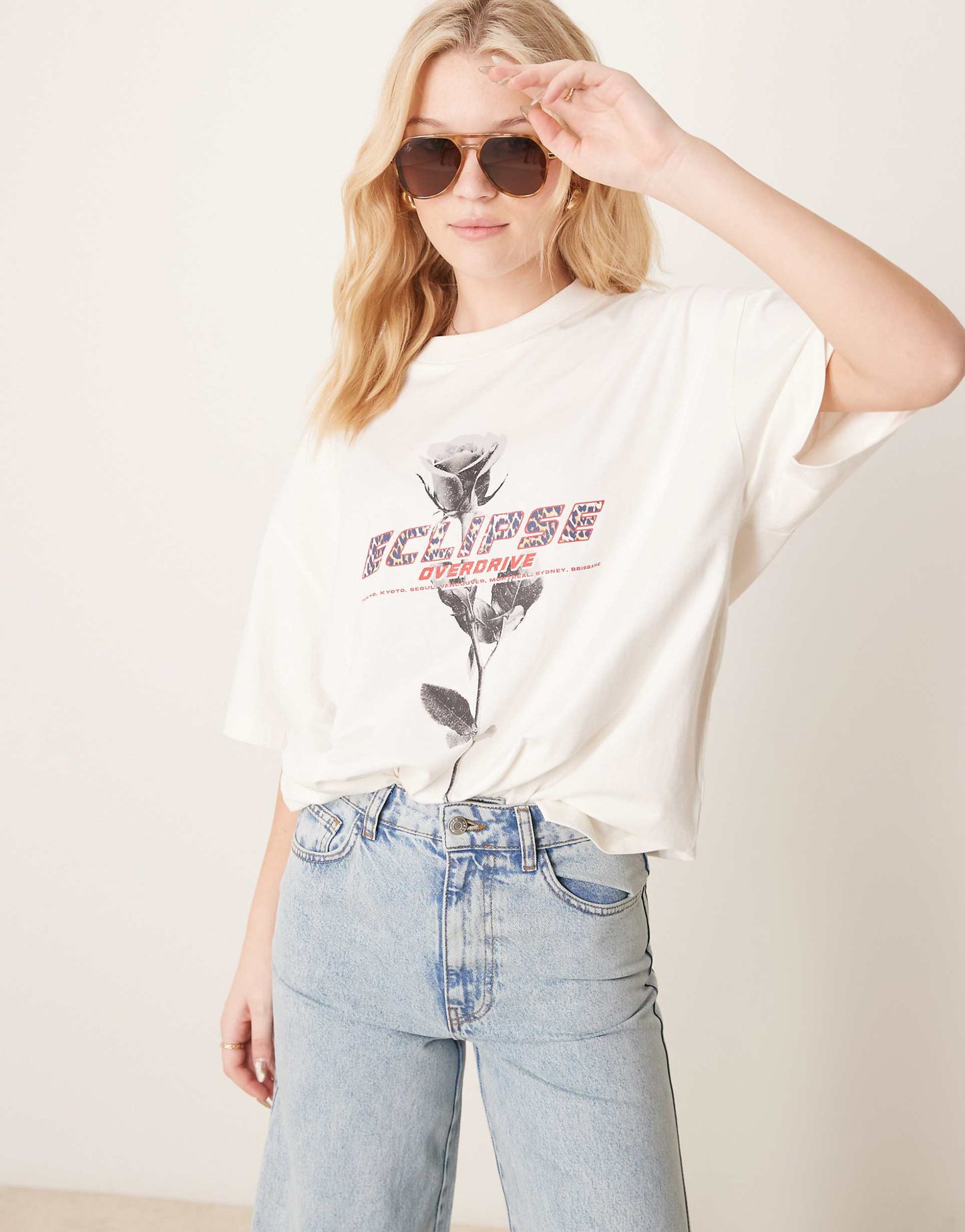 Oversized T-Shirt With Rose Graphic