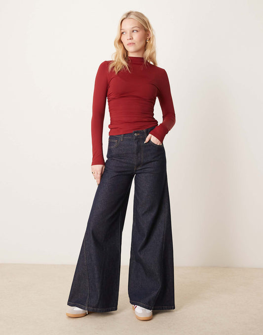 Super Wide Leg Jean With Twisted Seam