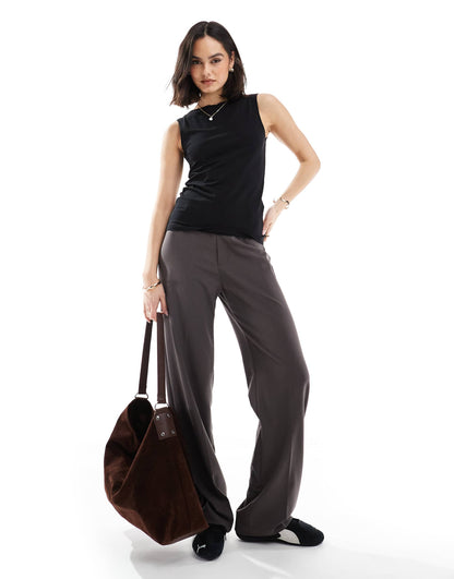 Boat Neck Sleeveless Jersey Top