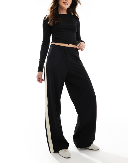 Loose Pull On Trousers With Side Stripe