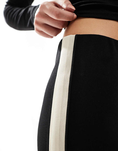 Loose Pull On Trousers With Side Stripe