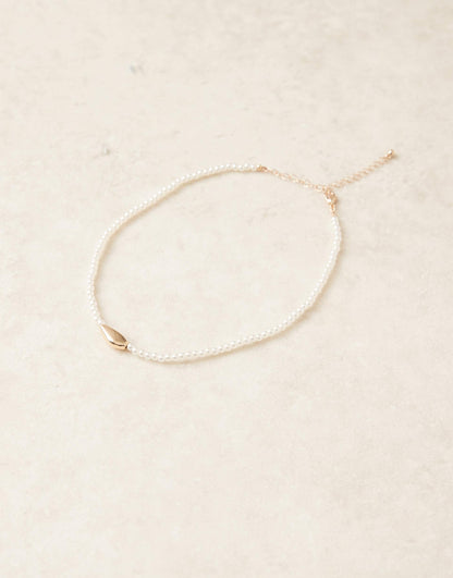 Necklace With Faux Pearl And Molten Pendant