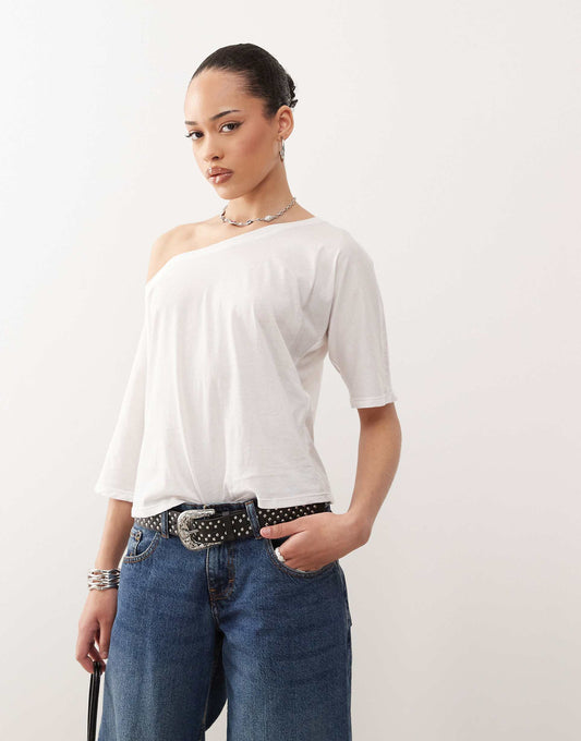 Daman Off-Shoulder T-Shirt