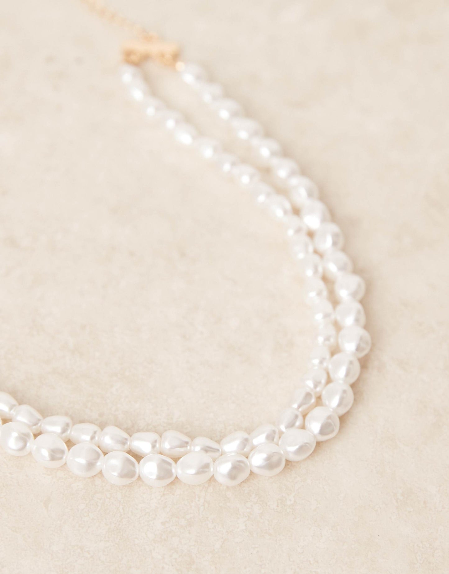 Curve Choker Necklace With Faux Freshwater Pearl Layer Detail