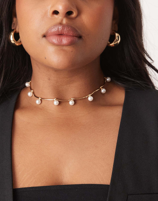 Curve Choker Necklace With Dash And Faux Pearl Detail