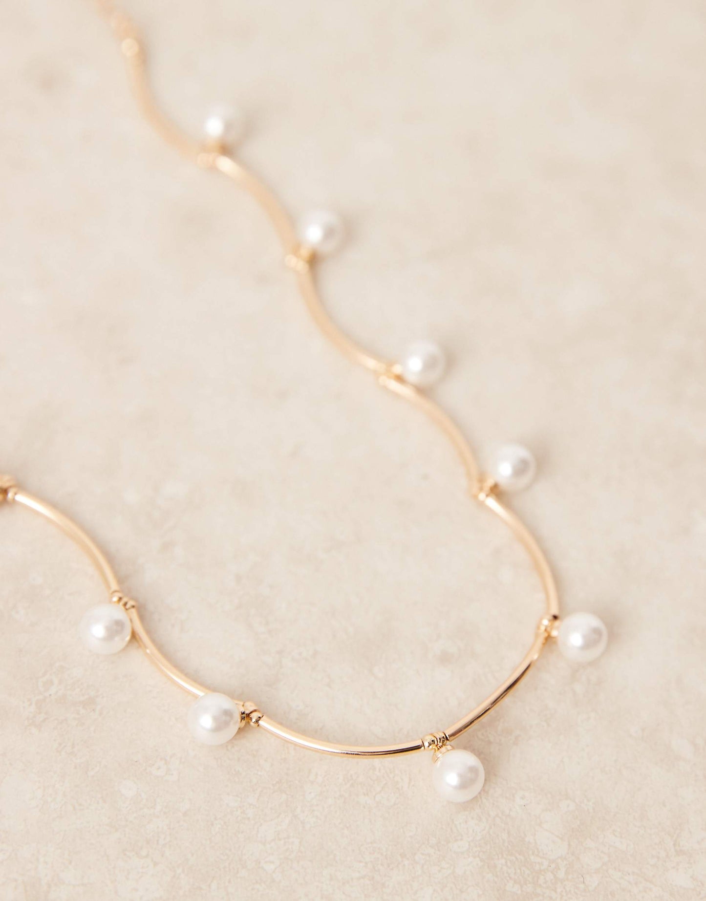 Curve Choker Necklace With Dash And Faux Pearl Detail