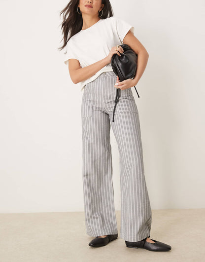 Wide Leg Jean With Oversized Pockets