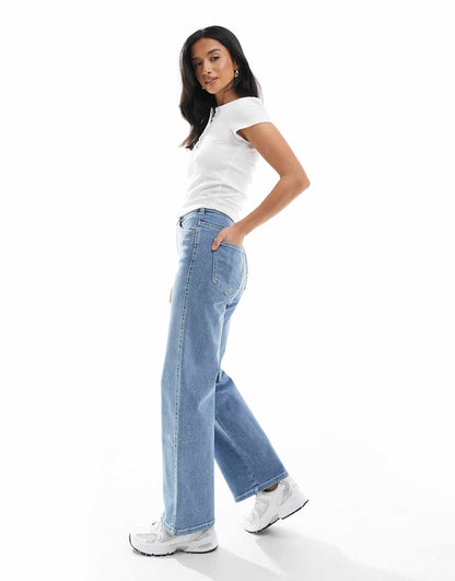 Petite Moxy Straight Leg Jeans