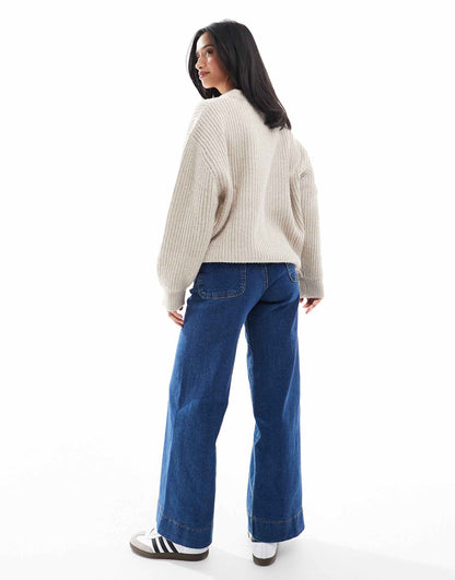 Petite D77 Staight Leg Jean With Button Detail