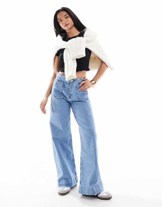 Petite D77 Staight Leg Jean With Button Detail