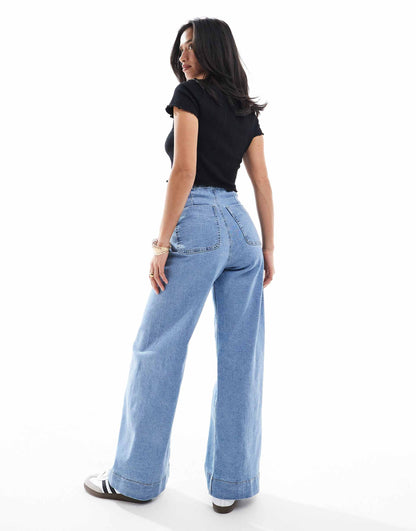 Petite D77 Staight Leg Jean With Button Detail