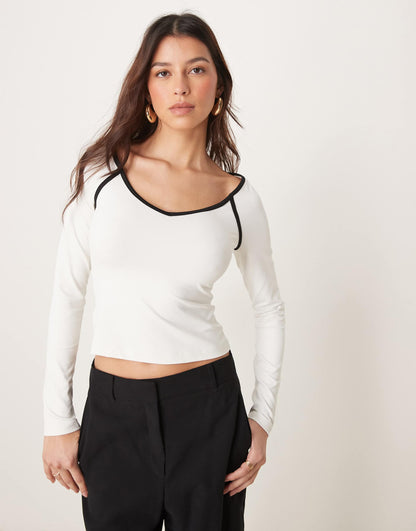 V-Neck Contrast Trim Long Sleeve Top