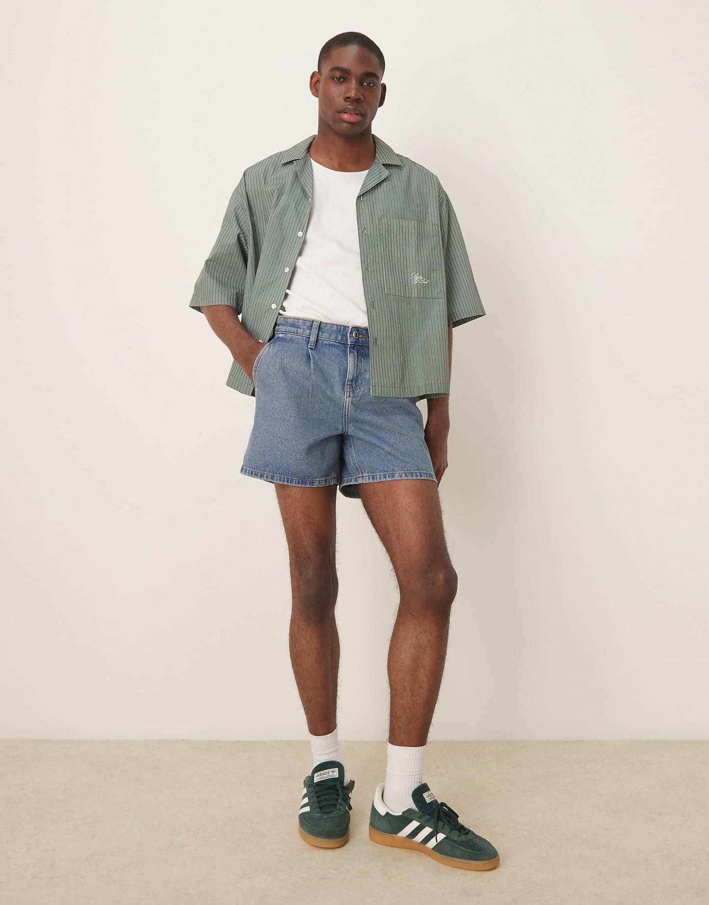 Short Length Slim Denim Shorts With Pleats