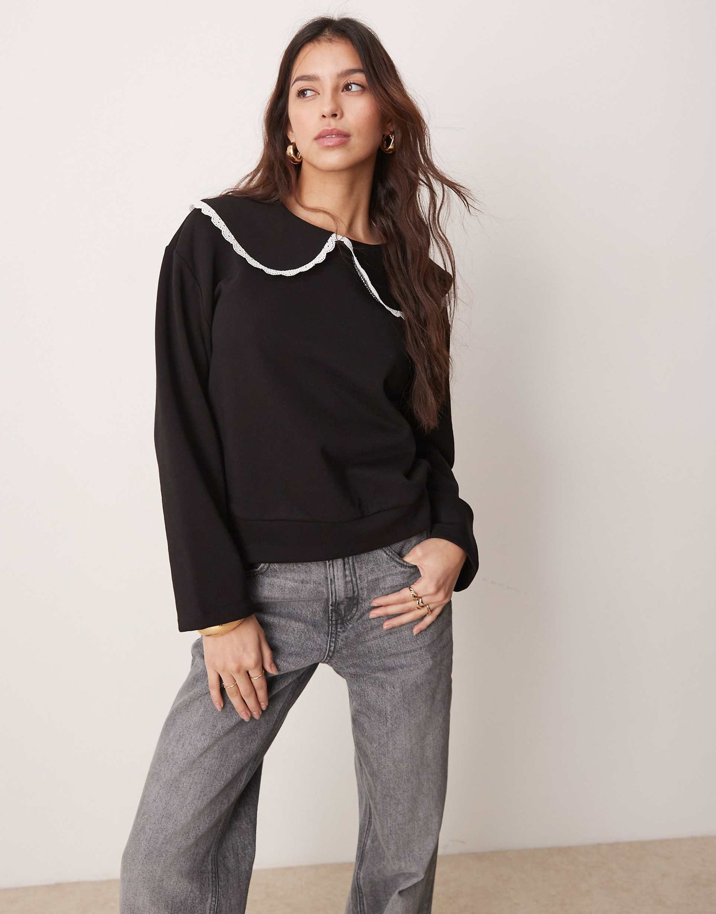 Monochrome Oversized Sweatshirt With Collar Detail Lace Trim