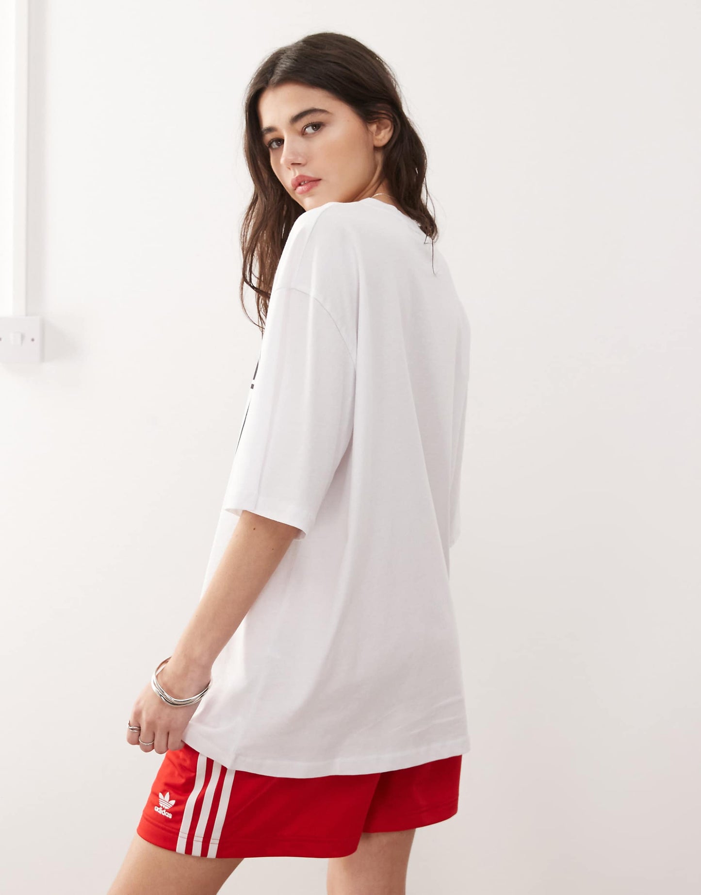 Unisex White Skater Fit T-Shirt With Official Oasis Print