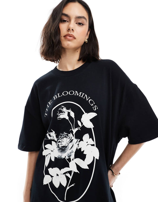 Oversized T-Shirt With Floral Blooming Graphic