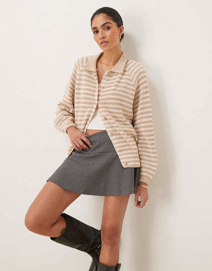 Collared Knitted Cardigan With Raglan Sleeve
