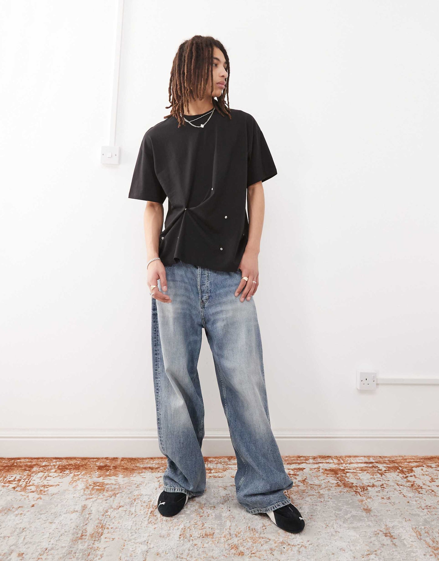 Black T-Shirt With Adjustable Poppers