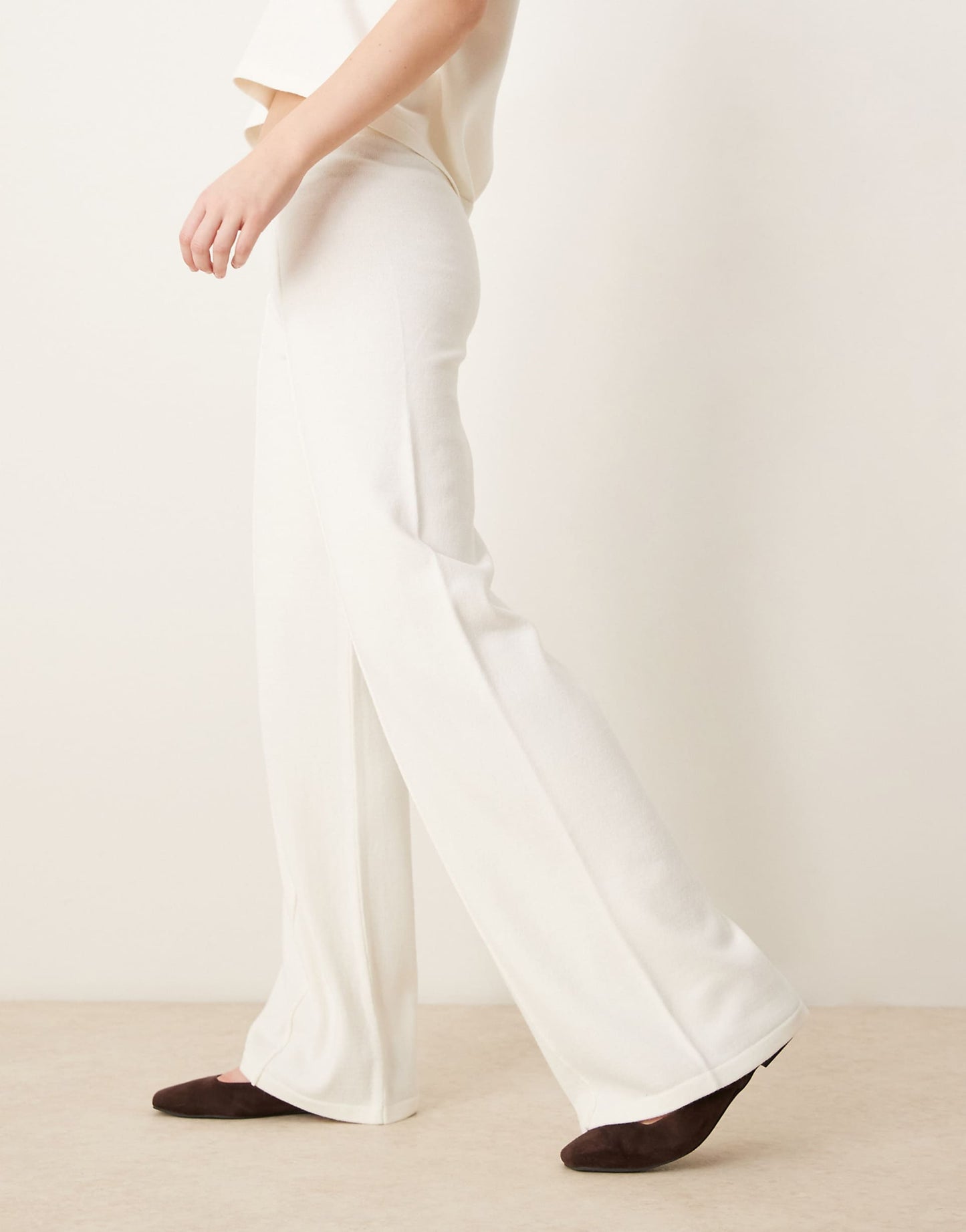 Knitted Structured Wide Leg Trouser With Seam Front Detail