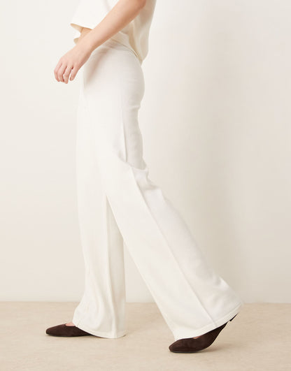 Knitted Structured Wide Leg Trouser With Seam Front Detail