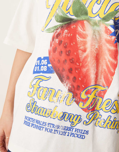 Oversized T-Shirt With Vintage Strawberry Graphic
