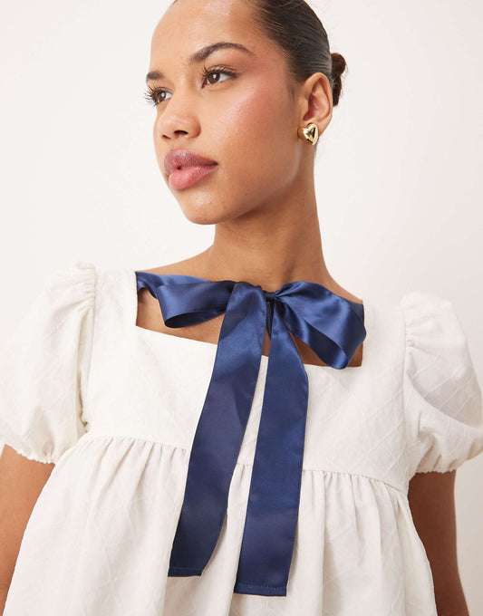 Contrast Bow Top