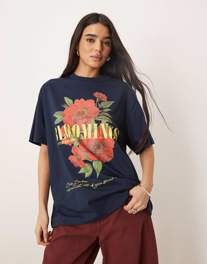 Oversized T-Shirt With Blooming Floral Graphic